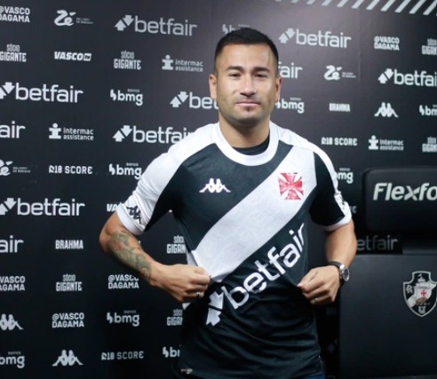 Vasco deve acertar saída de Jean Meneses